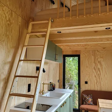 Kamp alanı Backyard Camps *